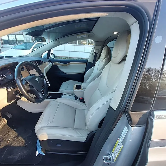 Tesla Model X 2018 photo 2
