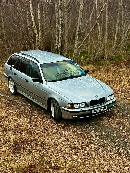 BMW 523I