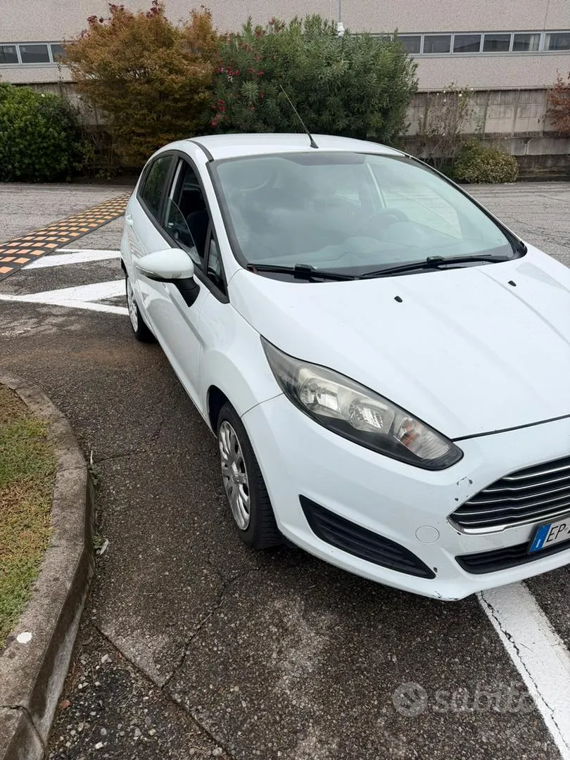 Ford Fiesta 2013 photo 2