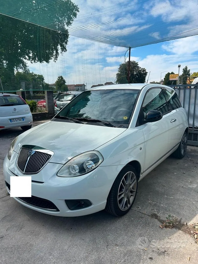 Lancia Ypsilon 2011 photo 2