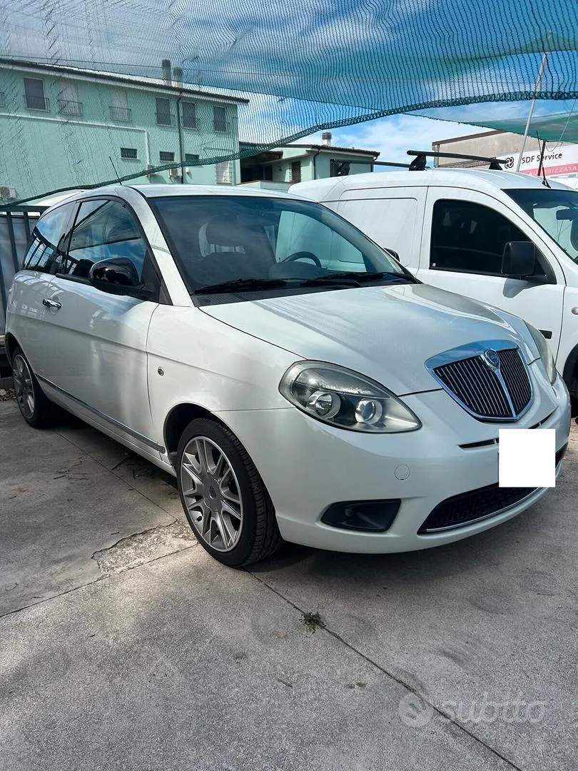 Lancia Ypsilon
