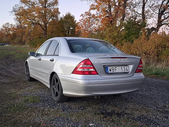 Mercedes-Benz C180 2004 photo 2