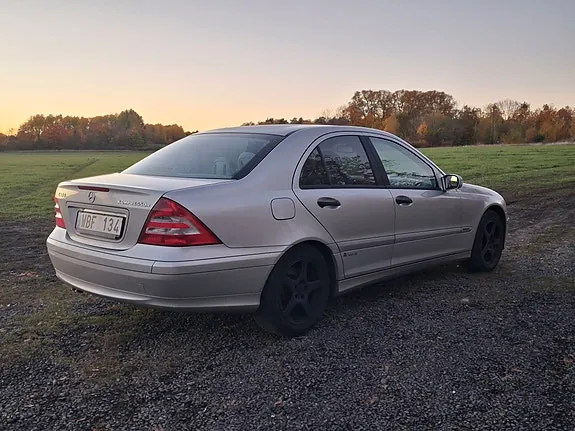 Mercedes-Benz C180 2004 photo 3