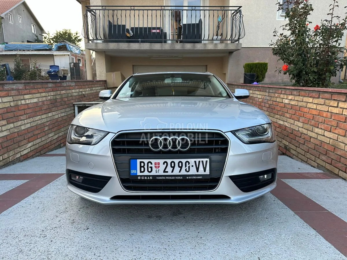 Audi A4 2012 photo 2