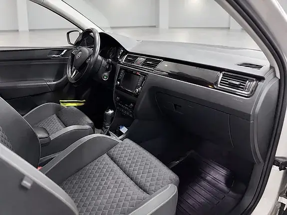 Skoda Rapid 2017 photo 5