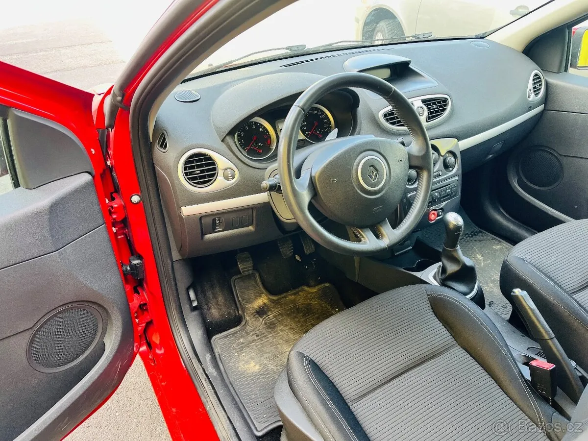 Renault Clio 2012 photo 4