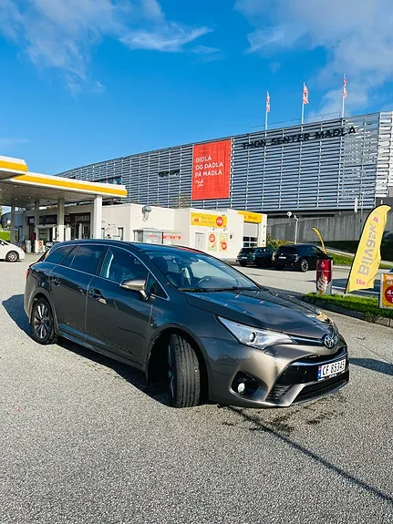 Toyota Avensis 2016 photo 2