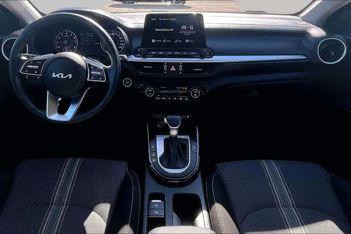 Kia Forte 2023 photo 4