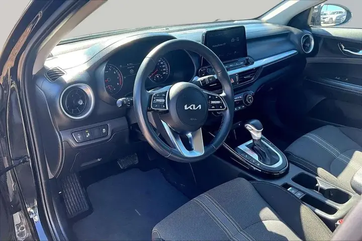 Kia Forte 2023 photo 2