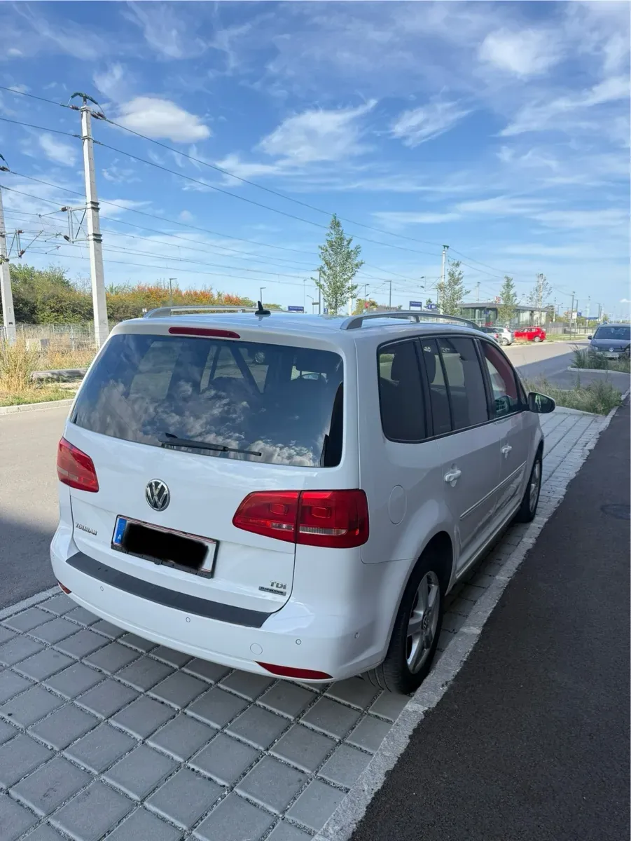 Volkswagen Touran 2012 photo 3