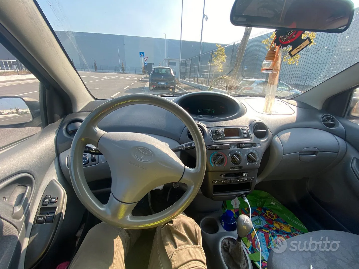 Toyota Yaris 2001 photo 2