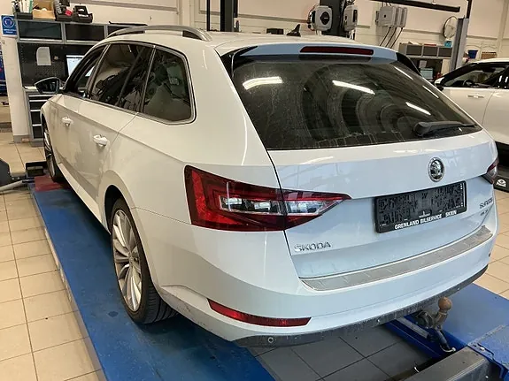 Skoda Superb 2016 photo 4