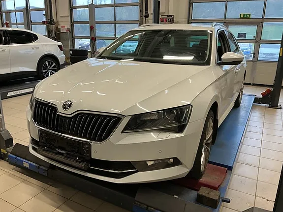 Skoda Superb 2016 photo 3