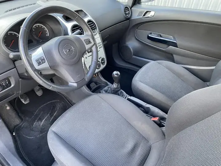 Opel Corsa 2011 photo 3