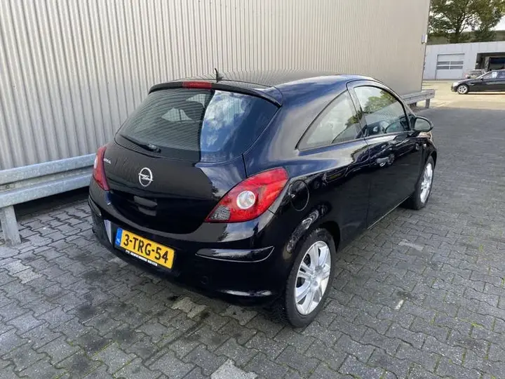 Opel Corsa 2011 photo 2