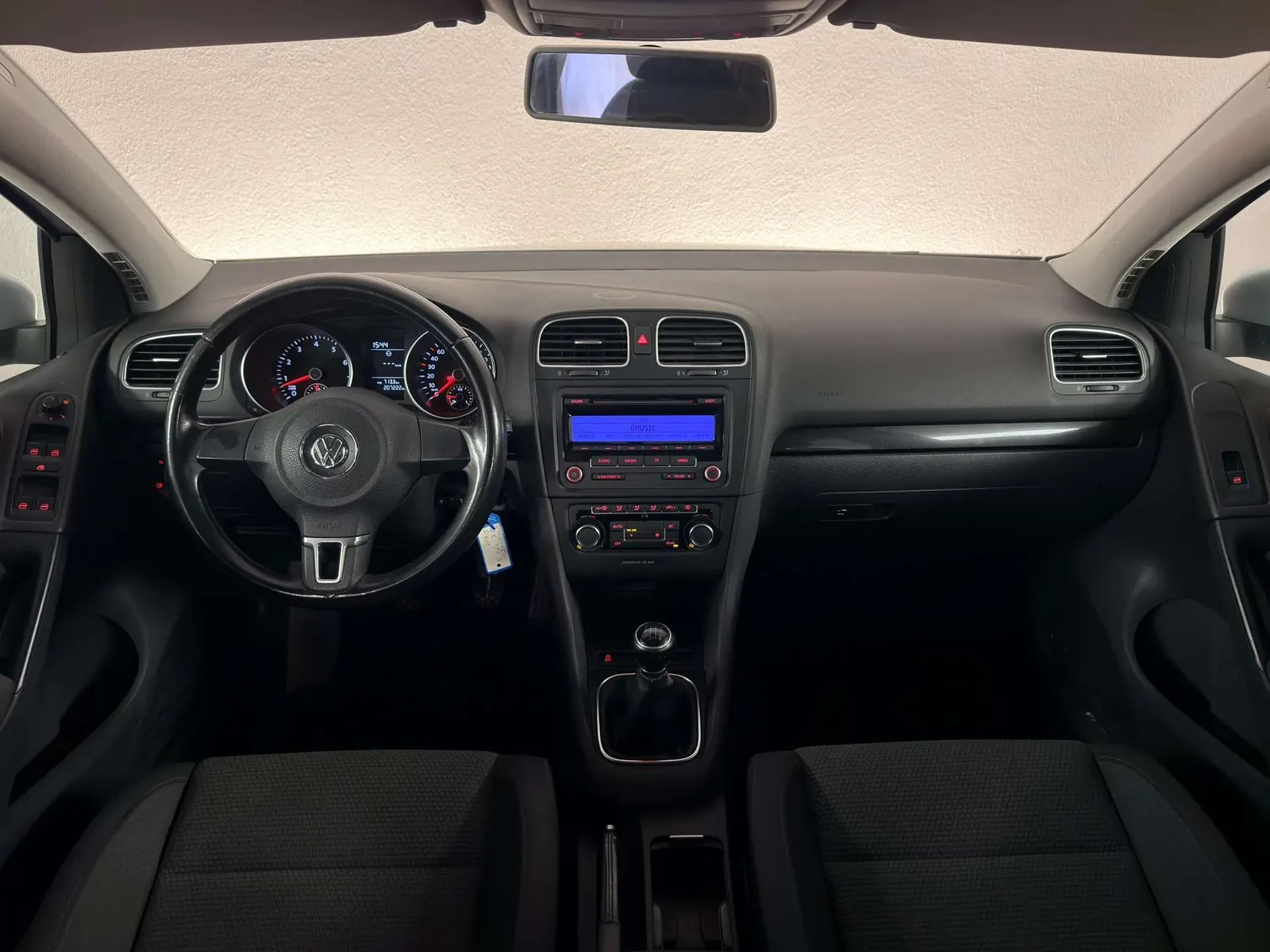 Volkswagen Golf 2011 photo 2