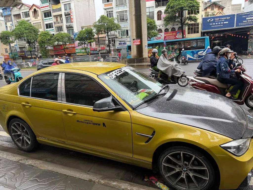 BMW 3 Series 2004 photo 2