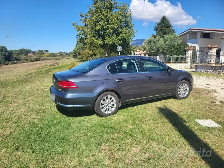 Volkswagen Passat 2011 photo 3