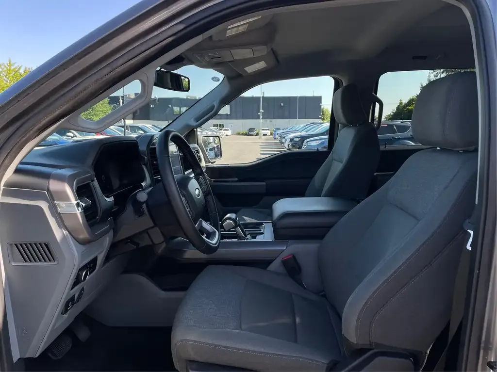 Ford F-150 Lightning 2025 photo 3