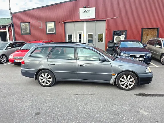 Toyota Avensis 2002 photo 4