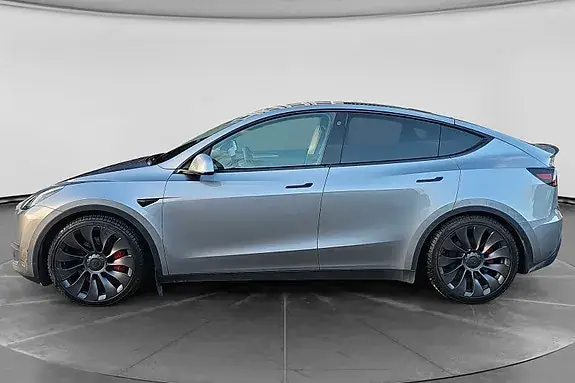 Tesla Model Y 2024 photo 2