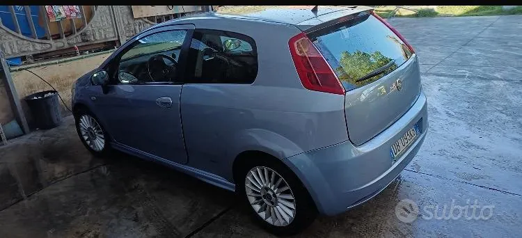 Fiat Grande Punto 2006 photo 3