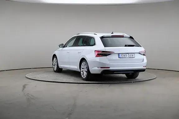 Skoda Superb 2023 photo 2