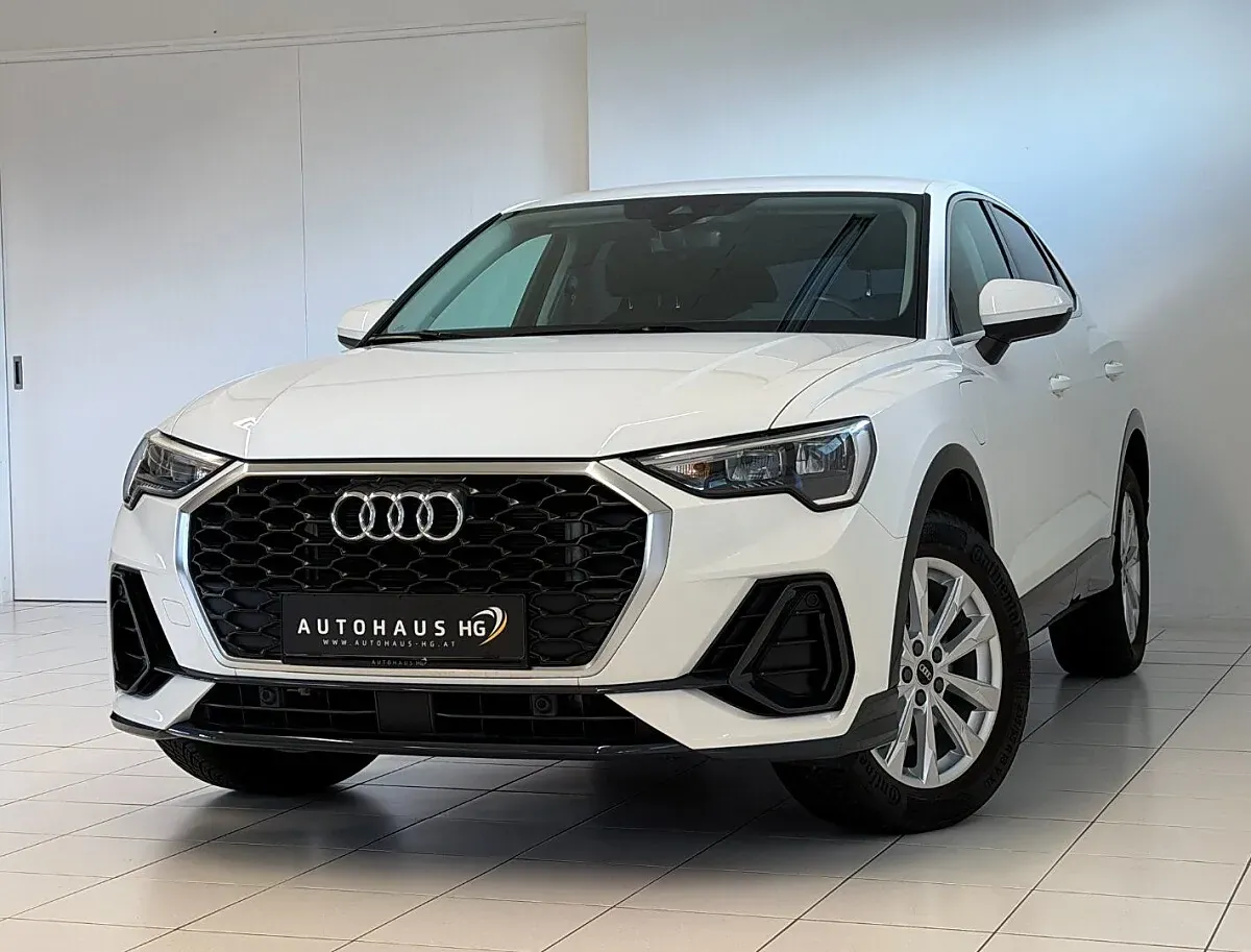Audi Q3 2022 photo 2