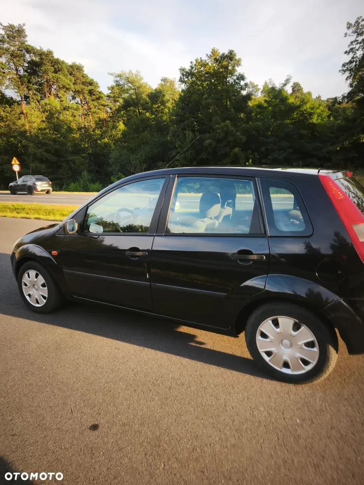 Ford Fiesta 2003 photo 2