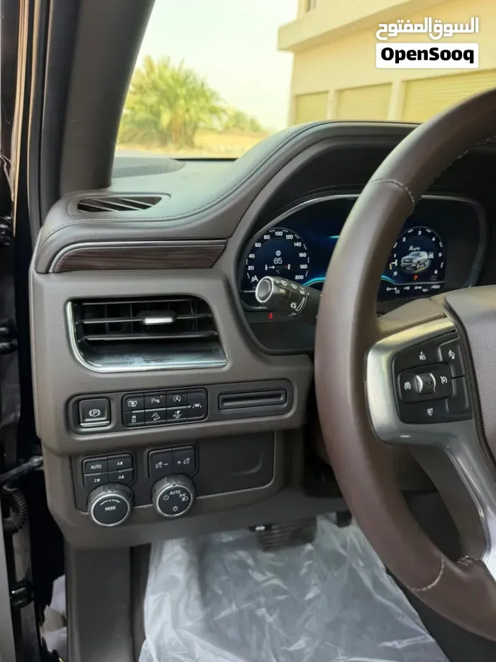 Chevrolet Tahoe 2023 photo 2
