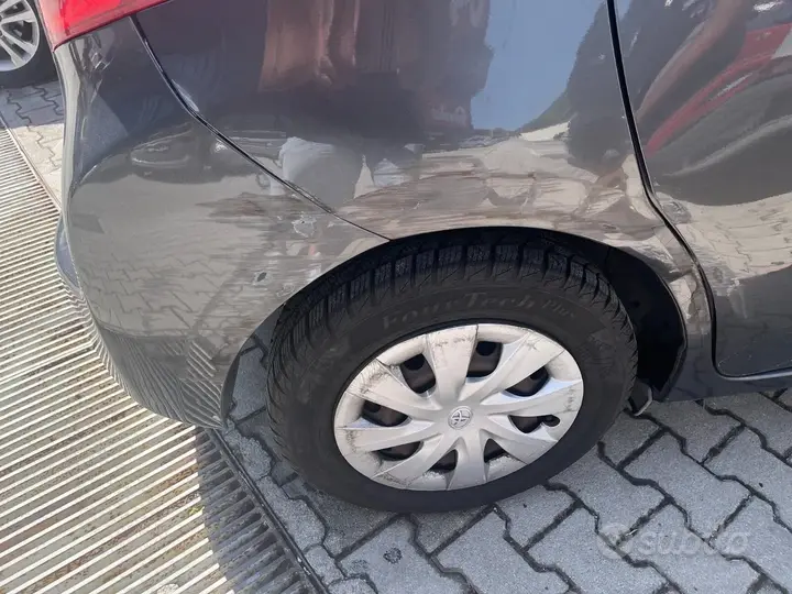 Toyota Verso-S 2012 photo 3