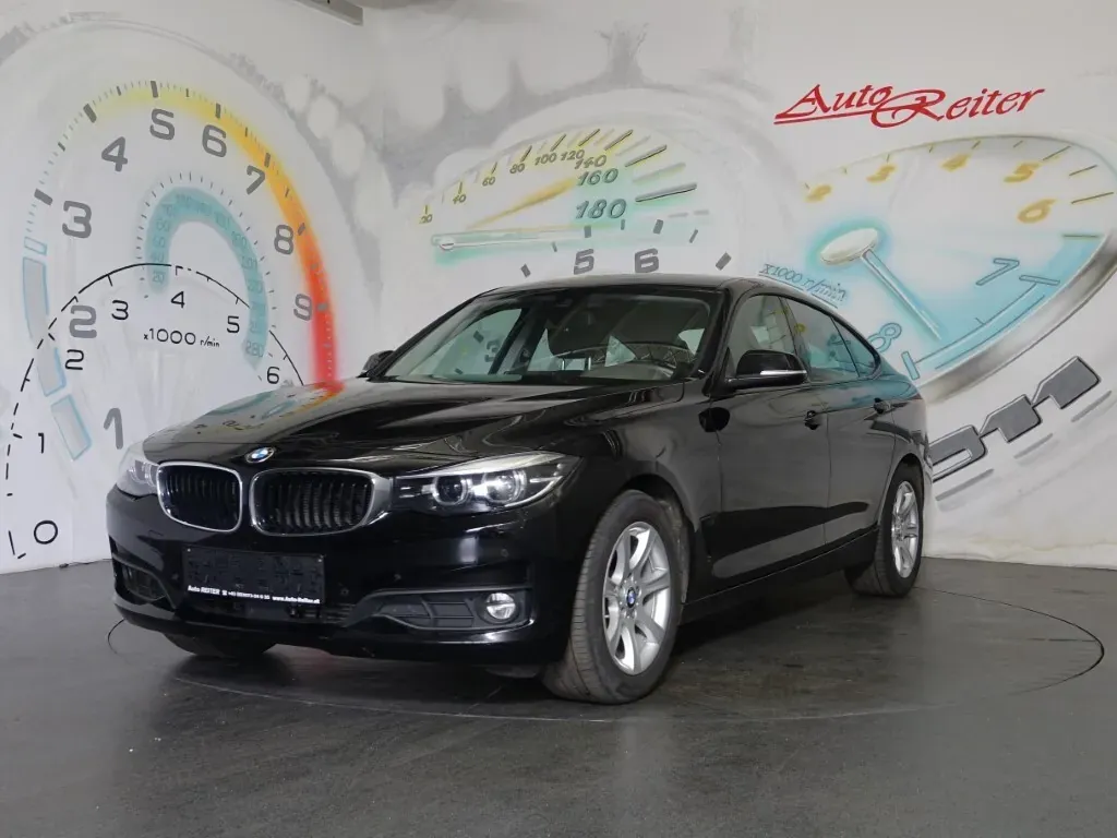 BMW 3 Series 2018 photo 3