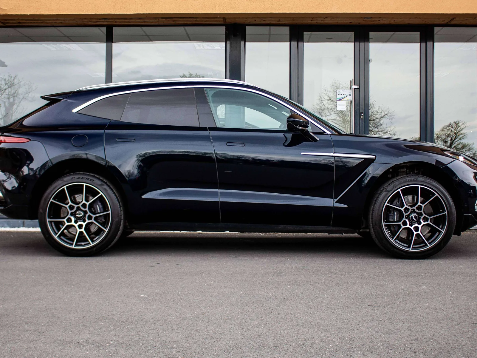 Aston Martin Dbx 2021 photo 5