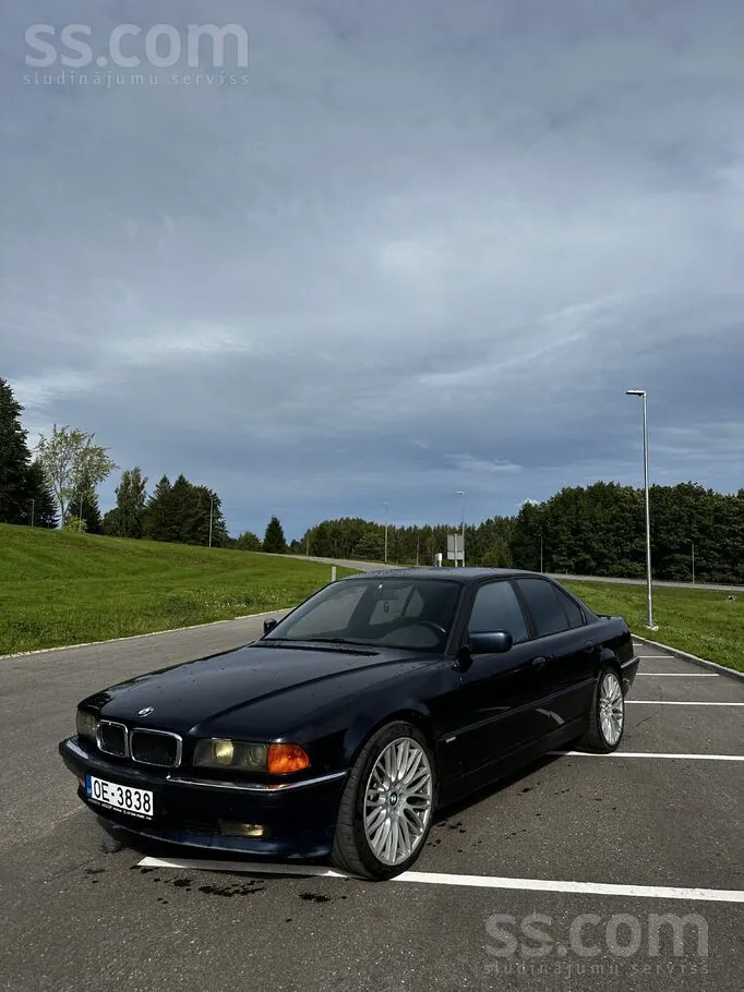 BMW 735I