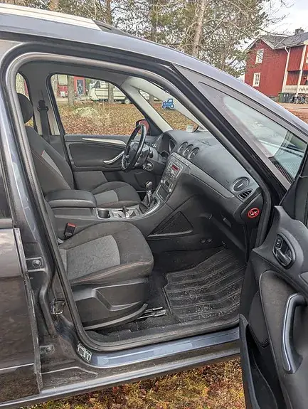 Ford Galaxy 2011 photo 5