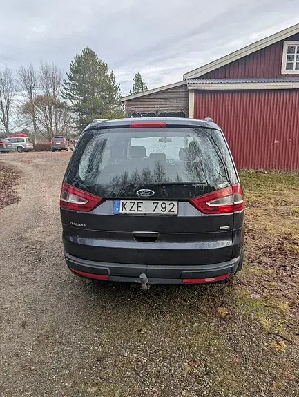 Ford Galaxy 2011 photo 3