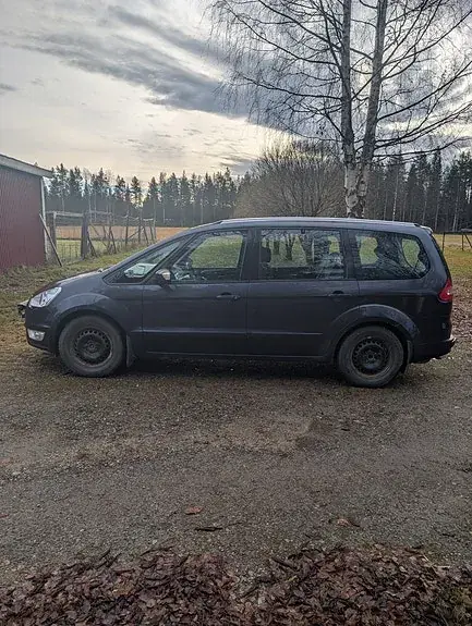 Ford Galaxy 2011 photo 2