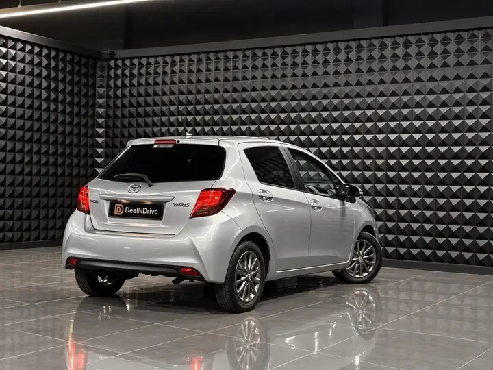 Toyota Yaris 2017 photo 3