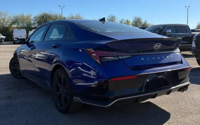 Hyundai Elantra 2025 photo 3