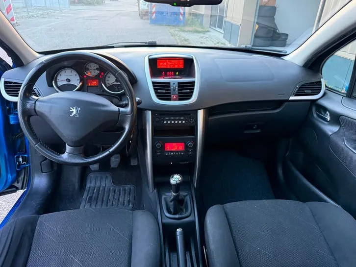 Peugeot 207 2007 photo 3