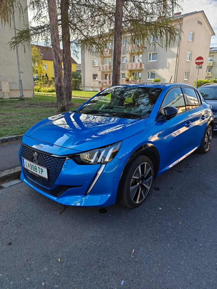 Peugeot E-208