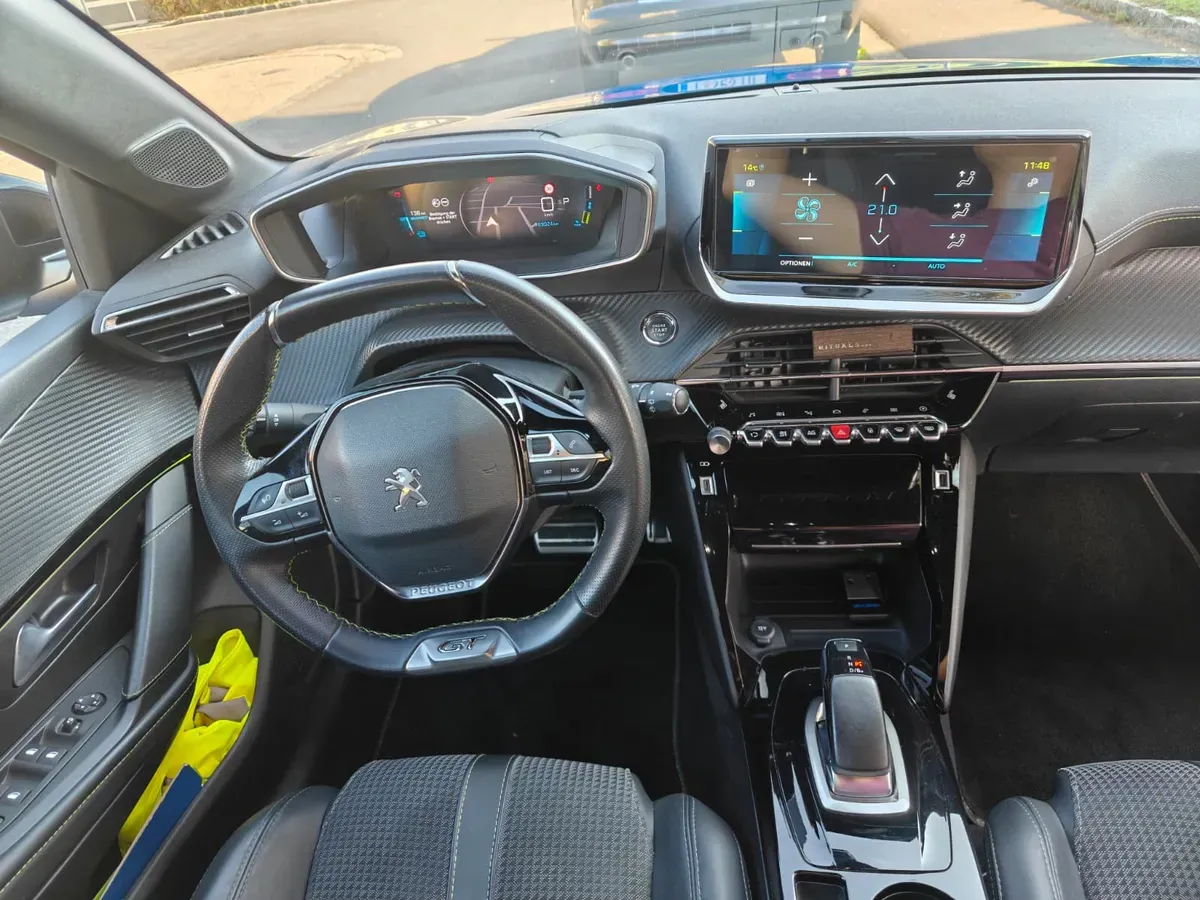 Peugeot E-208 2021 photo 2
