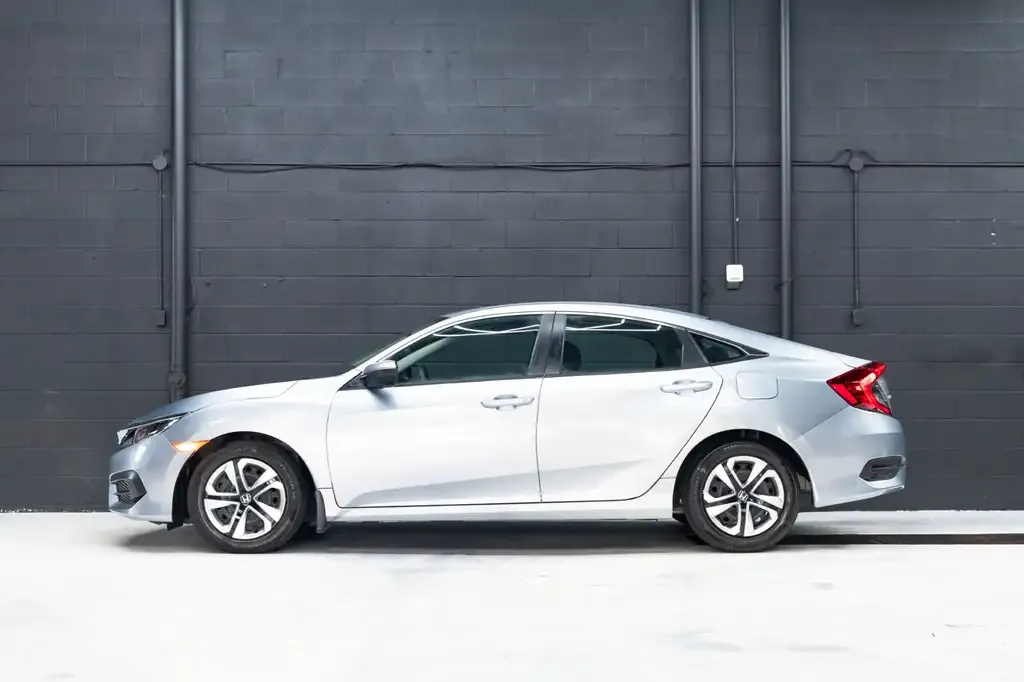 Honda Civic 2018 photo 2