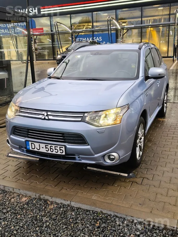 Mitsubishi Outlander 2013 photo 2