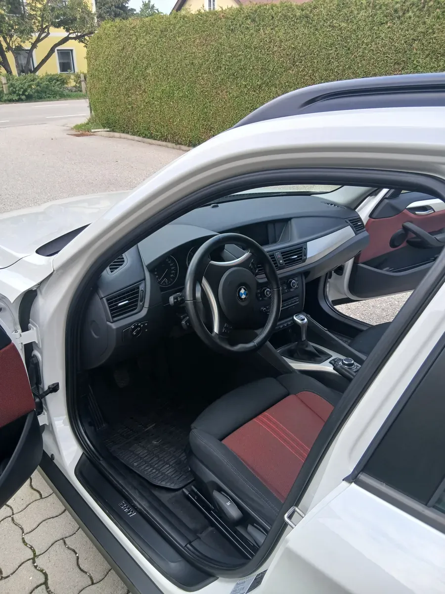 BMW X1 2012 photo 2