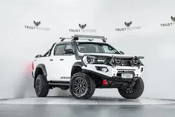 Toyota Hilux 2023 photo 2