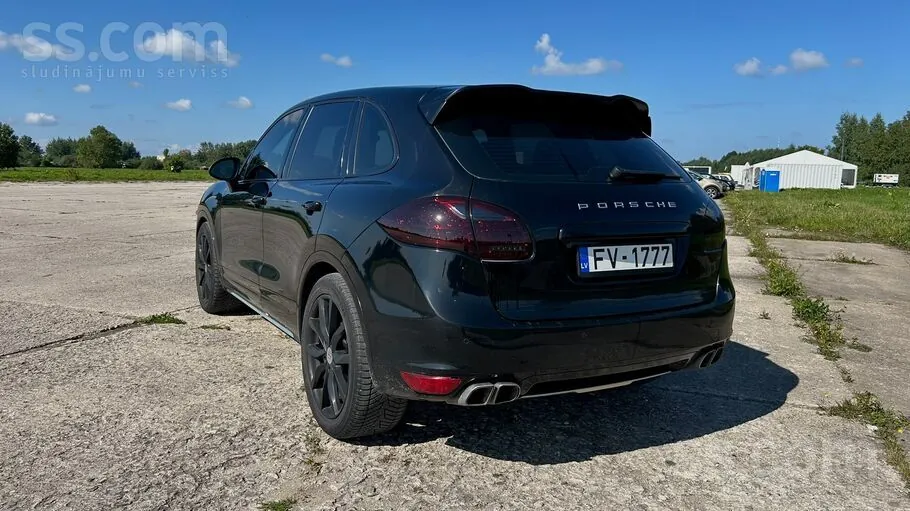 Porsche Cayenne 2013 photo 2