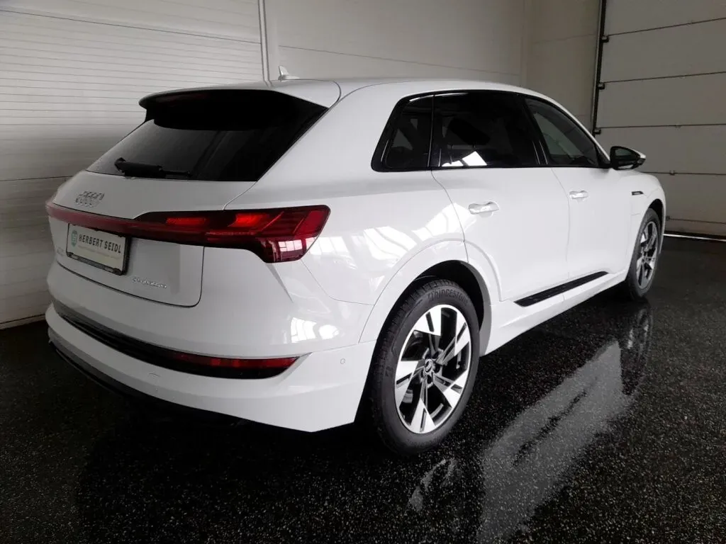 Audi E-Tron 2021 photo 2