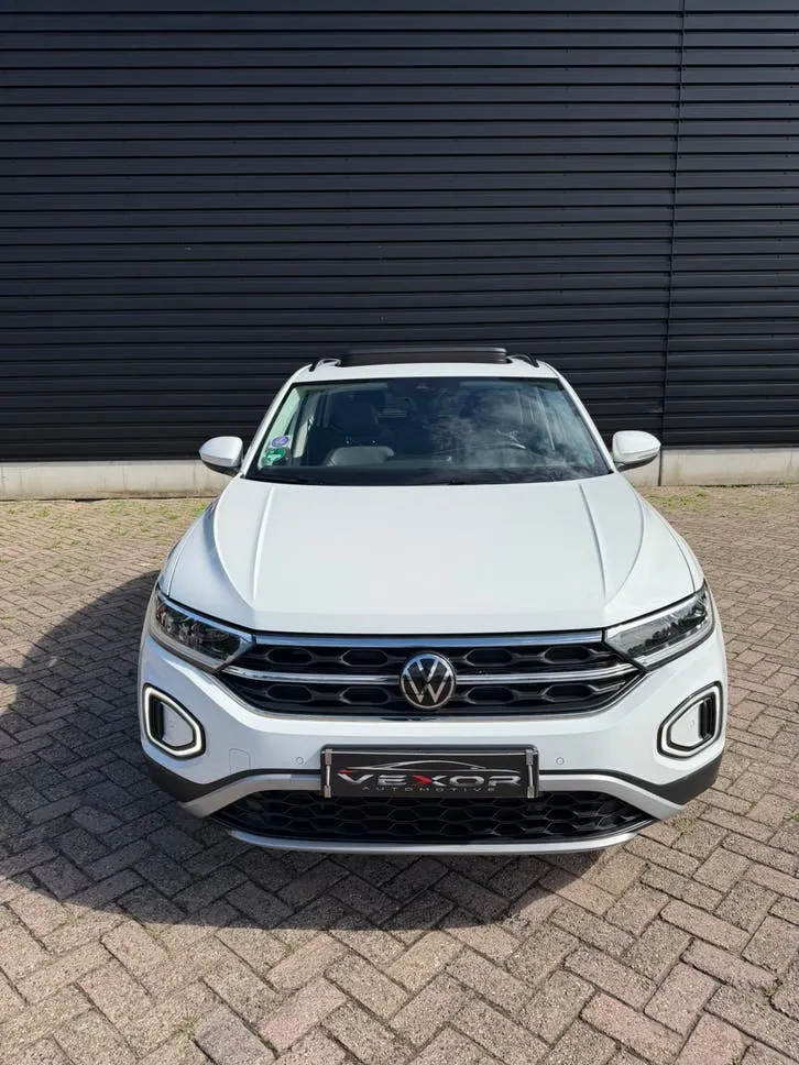 Volkswagen T-Roc 2023 photo 2