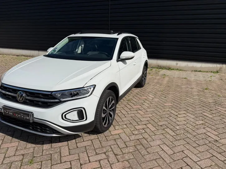 Volkswagen T-Roc 2023 photo 3